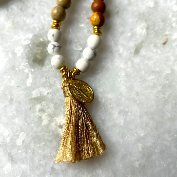 Mala necklace with tassel and gold medallian - Picture 3 of 10